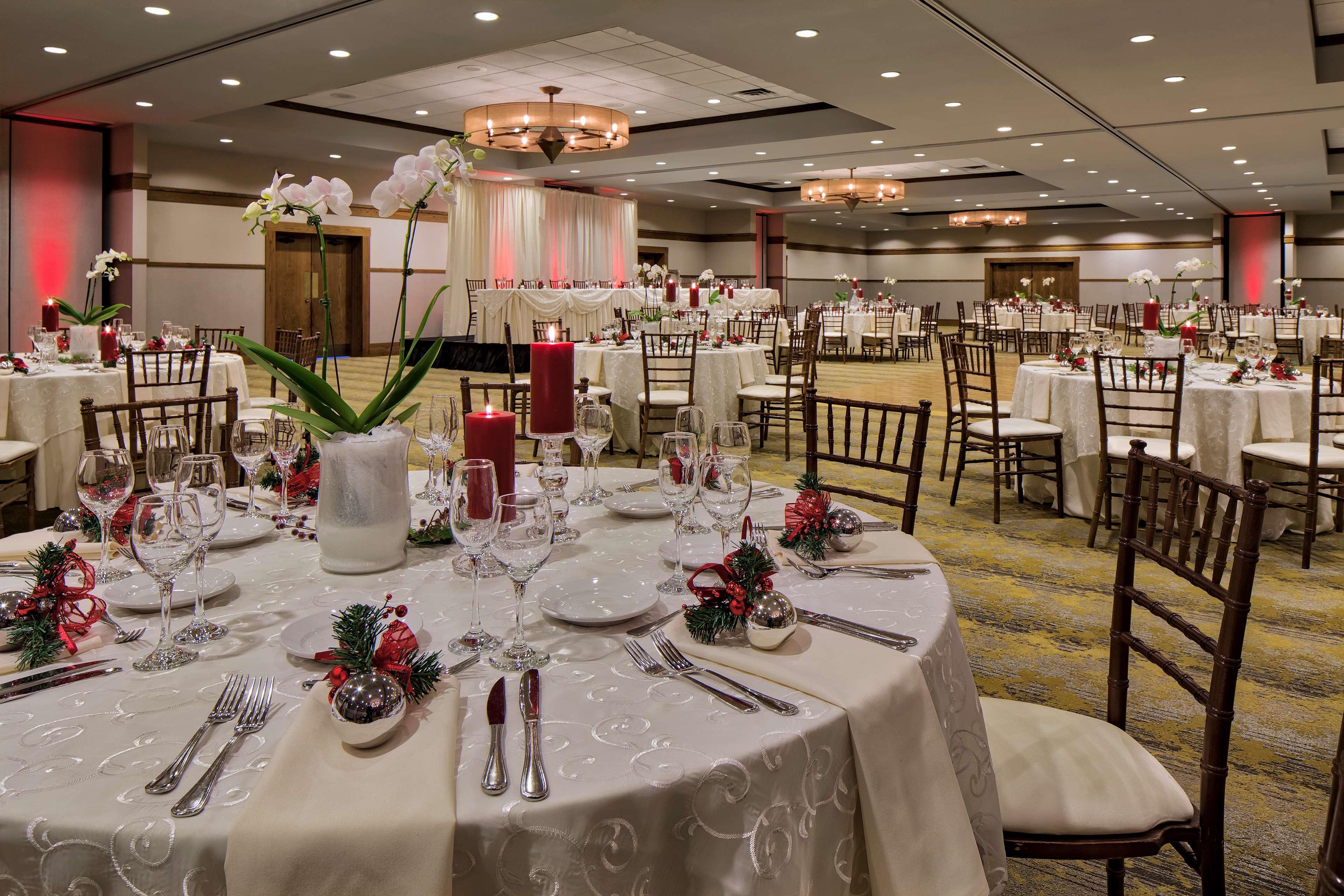 ดับเบิ้ลทรีบายฮิลตันโฮเต็ล ลิเบอร์ตี้วิลล์มันเดเลน Hotel Mundelein ภายนอก รูปภาพ