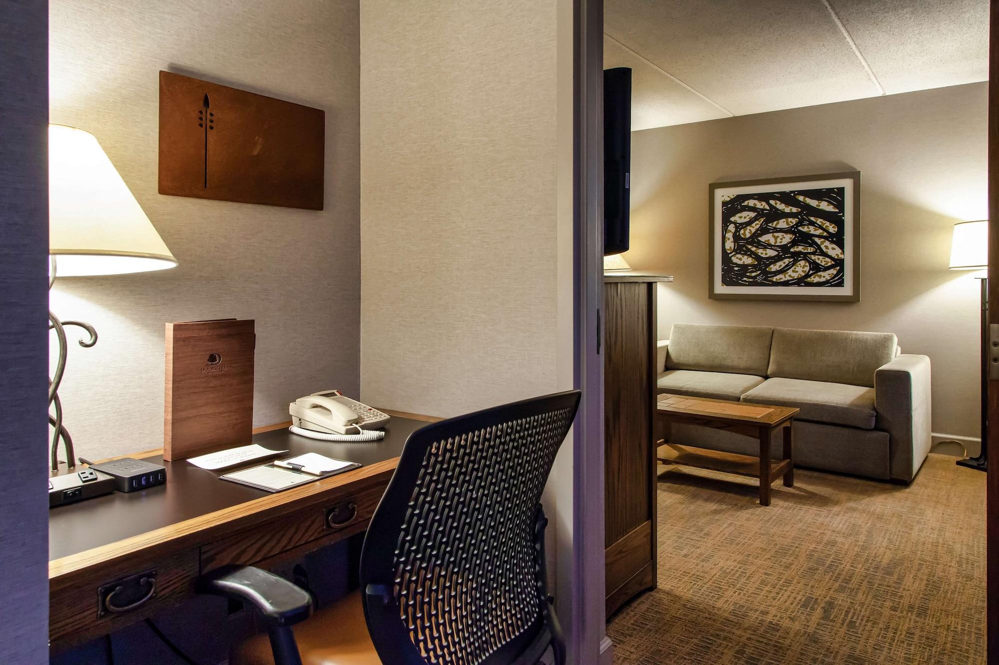 ดับเบิ้ลทรีบายฮิลตันโฮเต็ล ลิเบอร์ตี้วิลล์มันเดเลน Hotel Mundelein ภายนอก รูปภาพ