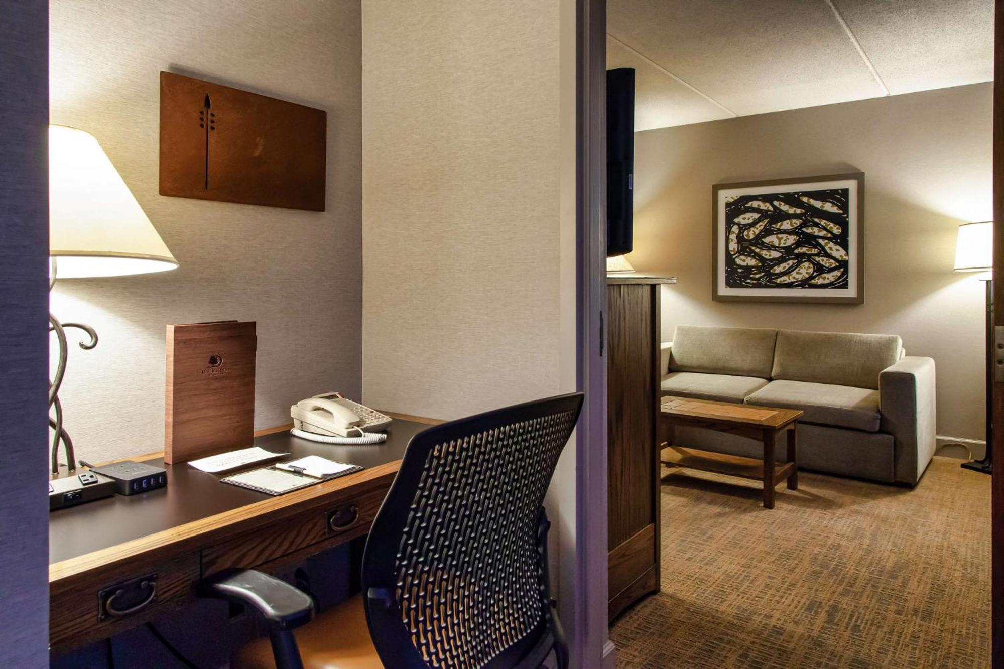 ดับเบิ้ลทรีบายฮิลตันโฮเต็ล ลิเบอร์ตี้วิลล์มันเดเลน Hotel Mundelein ภายนอก รูปภาพ