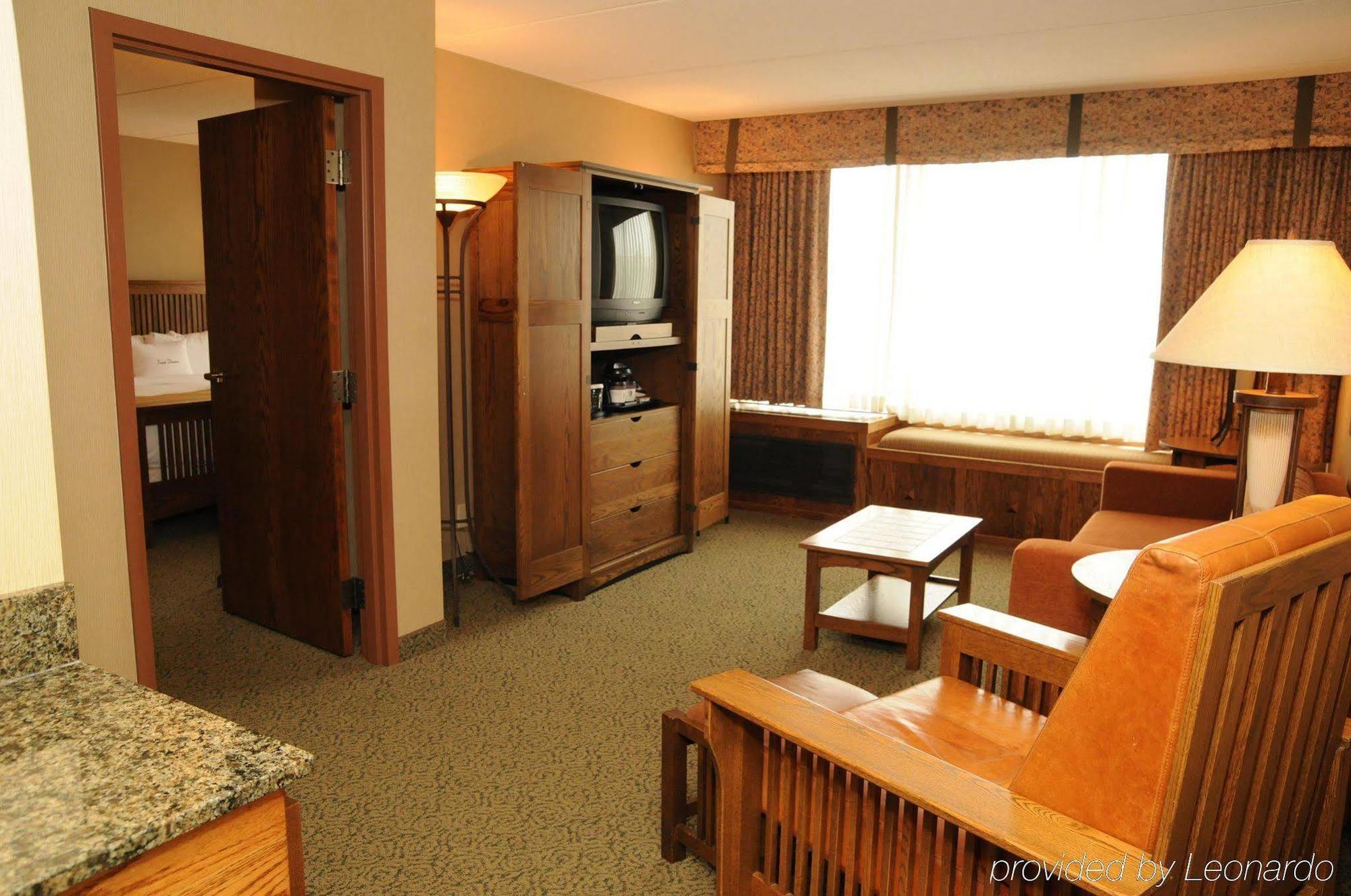ดับเบิ้ลทรีบายฮิลตันโฮเต็ล ลิเบอร์ตี้วิลล์มันเดเลน Hotel Mundelein ภายนอก รูปภาพ